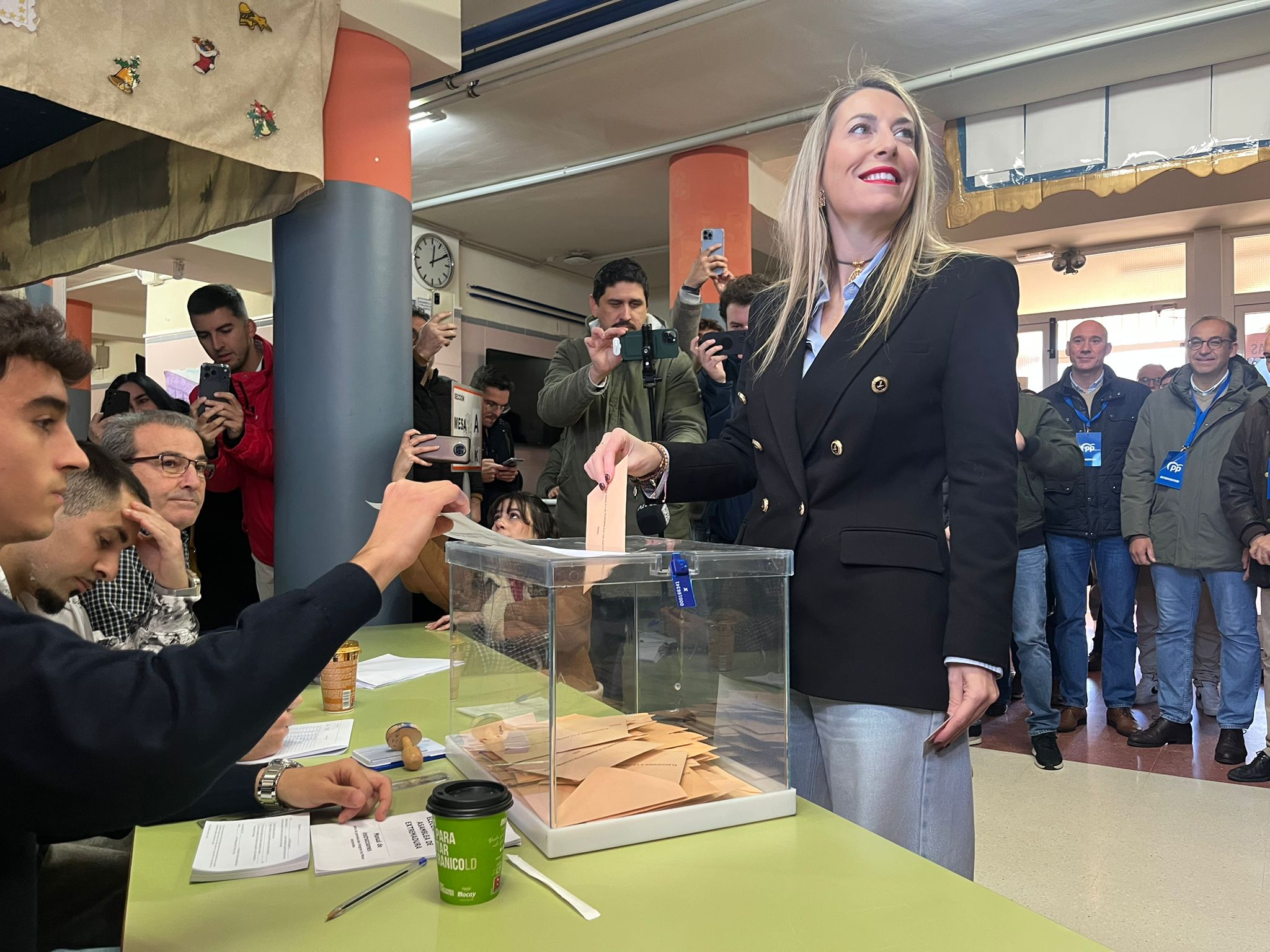María Guardiola. Votación