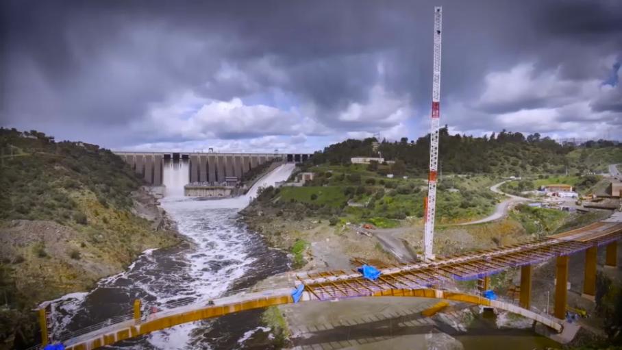 Las presas de Alcántara y Cedillo siguen desembalsando agua