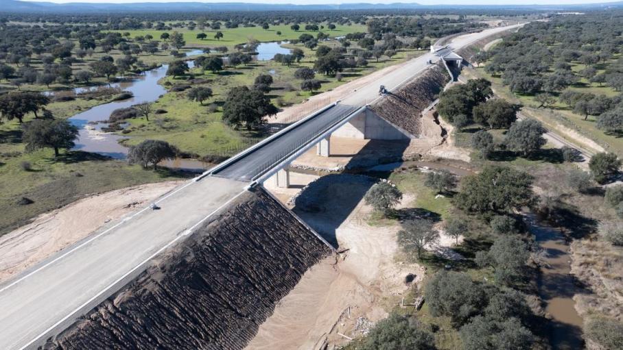 El Gobierno licita por 33 millones la base para el montaje de vía del tramo de alta velocidad Talayuela-Plasencia