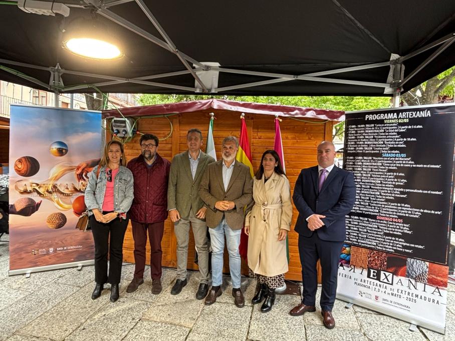 Arrancan en Plasencia tres días dedicados a la artesanía extremeña con 32 puestos, talleres y demostraciones