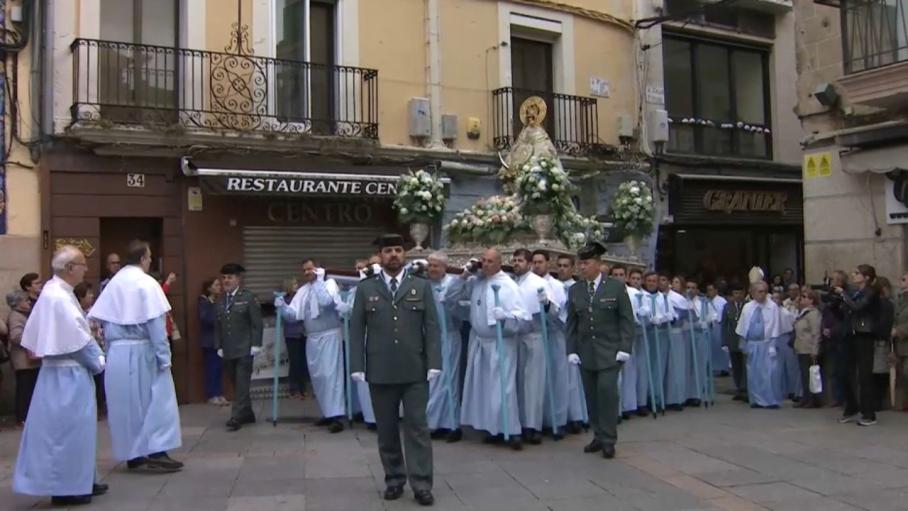 La Virgen de la Montaña de Cáceres regresa a su santuario