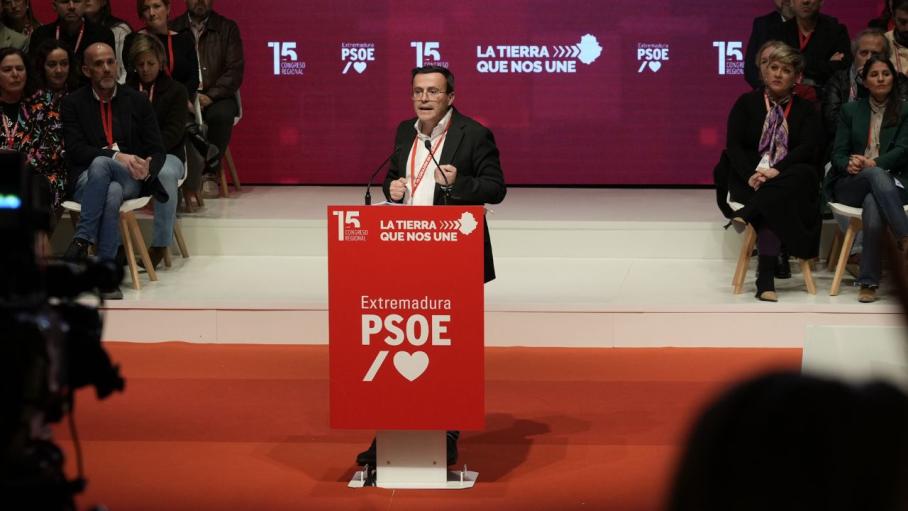 El secretario general del PSOE de Extremadura, Miguel Ángel Gallardo, interviene durante la clausura del 15º Congreso del PSOE de Extremadura
