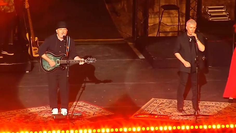El dúo Pecos hace lleno absoluto en el Teatro Romano de Mérida y se prepara para un segundo concierto lleno de nostalgia