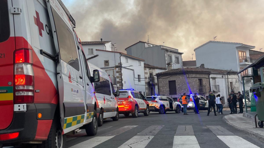 Convoy que ha evacuado a los vecinos que quedaban en Cabezabellosa