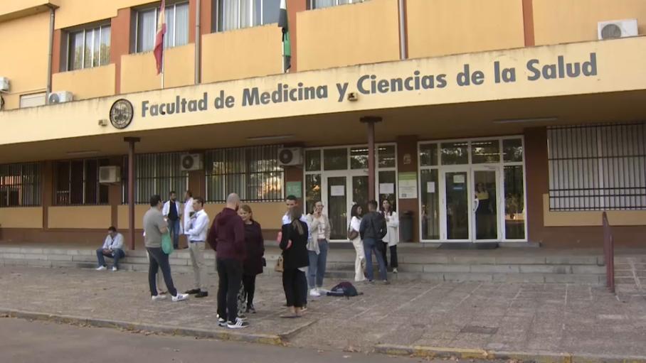 Facultad de Medicina y Ciencias de la Salud de la Universidad de Extremadura, en Badajoz, durante los exámenes de oposición al SES