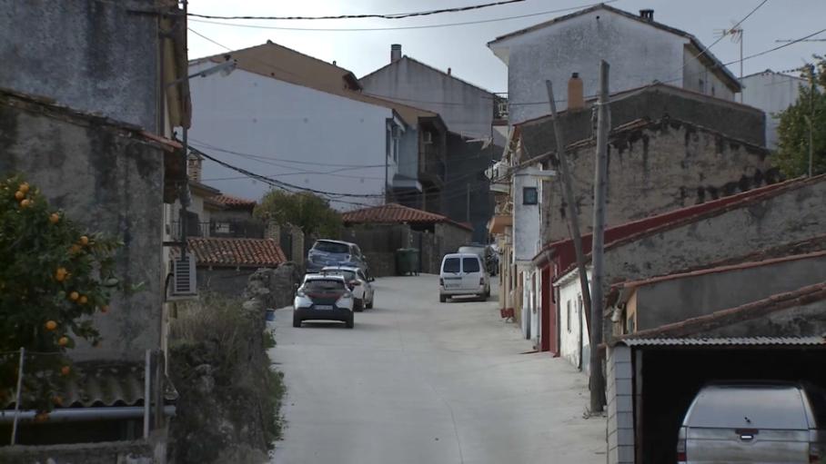 Vehículos de la Guardia Civil en Cilleros