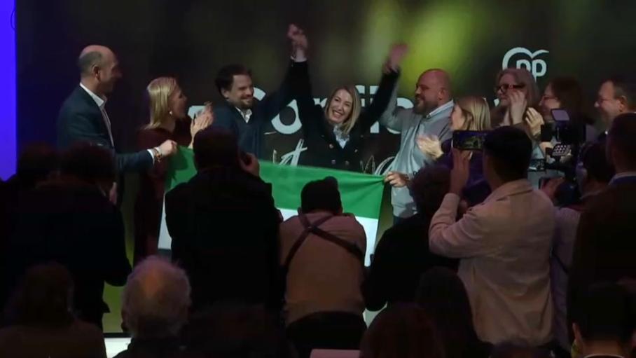 María Guardiola celebra los resultados electorales en las elecciones del 21 de diciembre