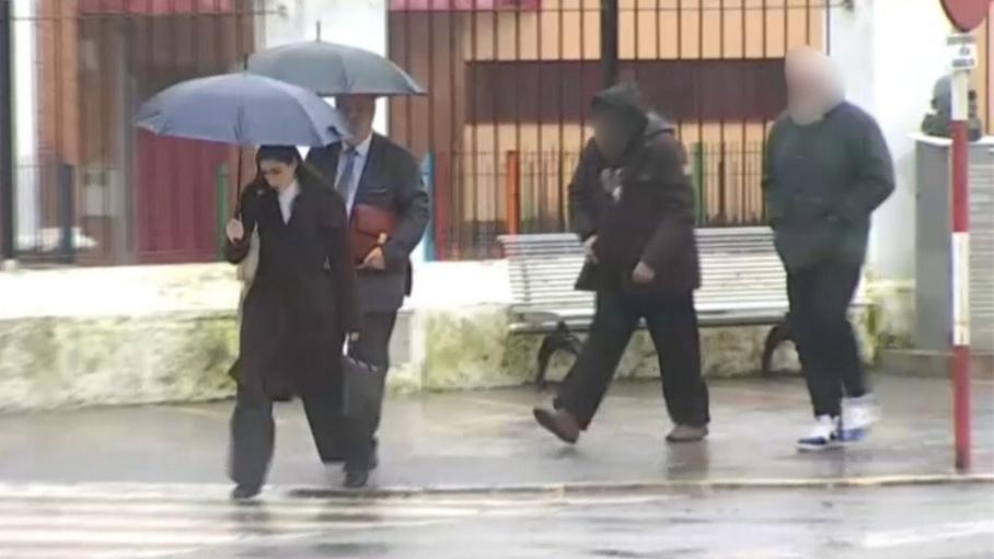 Dos vecinos de Hornachos se dirigen al puesto de la Guardia Civil de Zafra para declarar