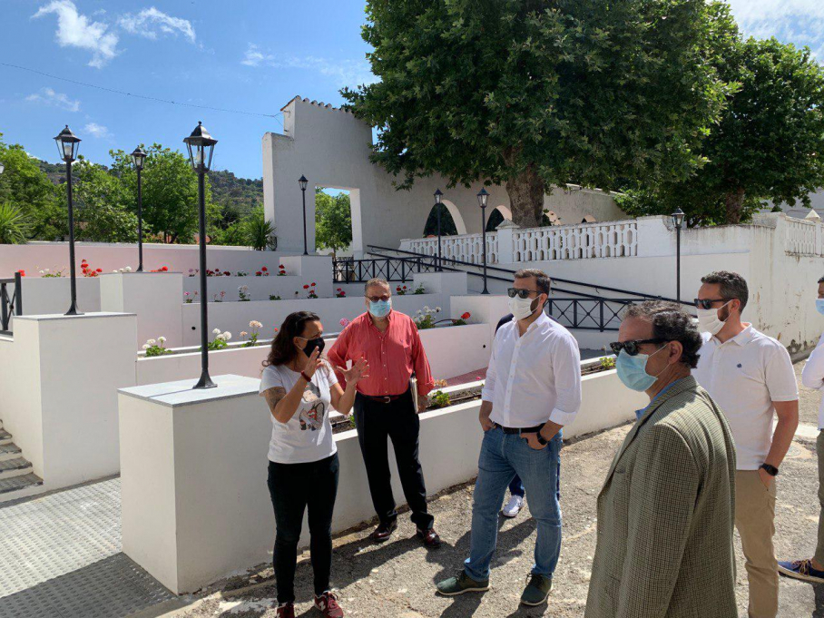 El alcalde de Cáceres en la inauguración de la mejora de la plaza