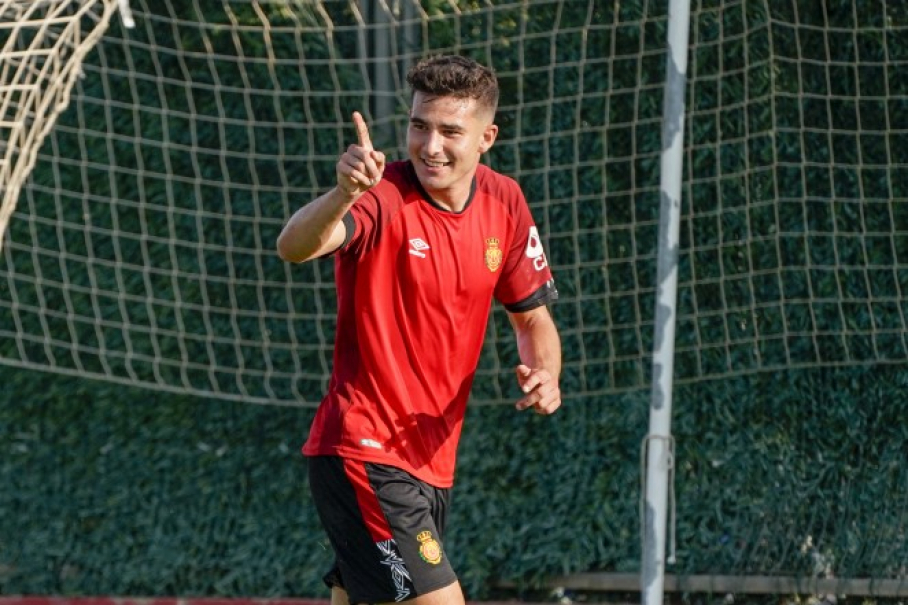 Jaume Tovar celebrando un gol con el Mallorca B
