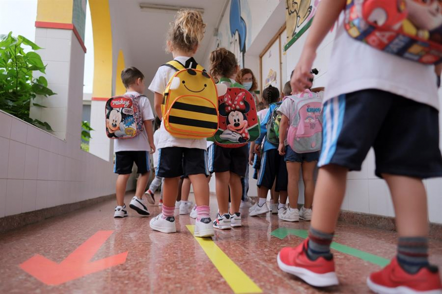 Imagen de niños en las aulas