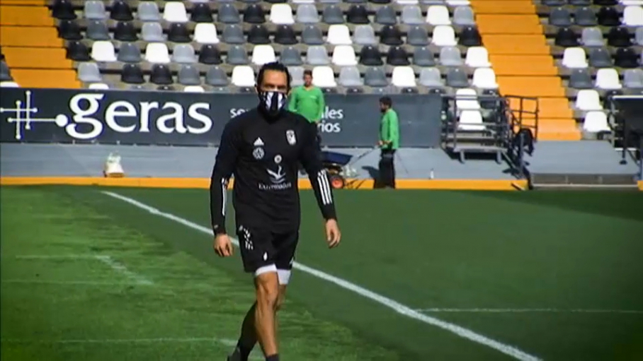 Álex Corredera, jugador del Badajoz, en el Estadio Nuevo Vivero