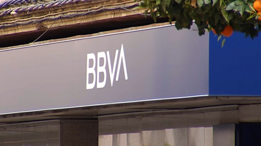 Fachada de la sucursal del BBVA en Plasencia