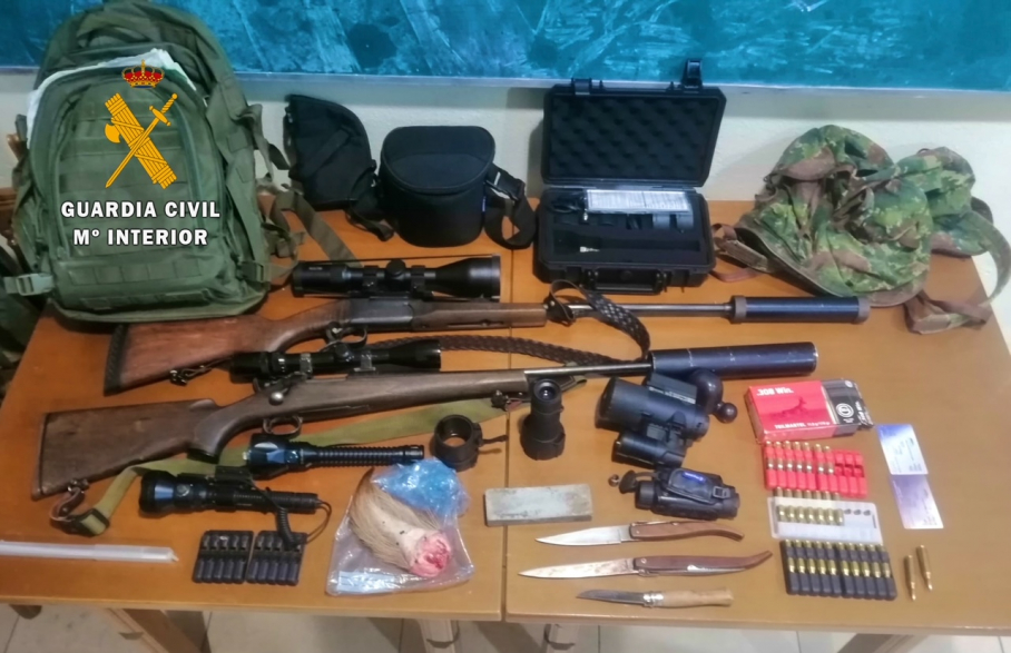Armas y efectos intervenidos por la Guardia Civil en la operación 