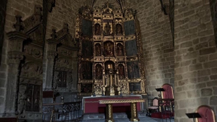 Retablo de la iglesia de San Martín dañado por el fuego