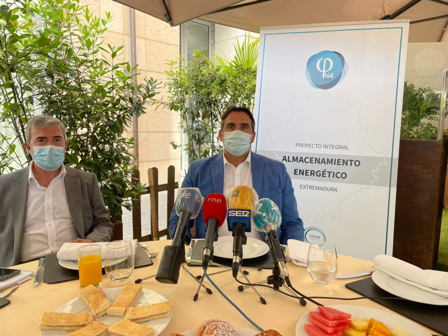Rueda de prensa para anunciar detalles sobre la fábrica de cátodos