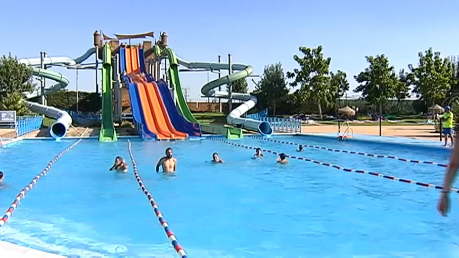 Una de las piscinas de AquaBadajoz, el único parque acuático de Extremadura