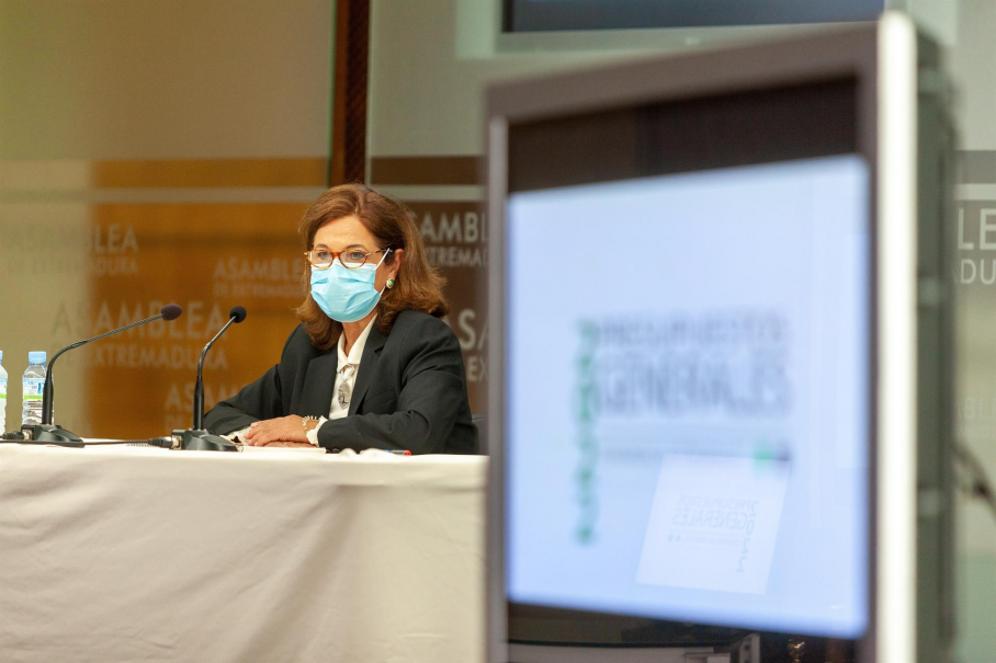 La vicepresidenta primera y consejera de Hacienda y Administración Pública, Pilar Blanco-Morales durante una rueda de prensa celebrada este martes sobre el proyecto de ley de Presupuestos Generales de la Comunidad Autónoma de Extremadura para 2022