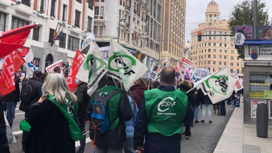 Funcionarios extremeños en la protesta de Madrid