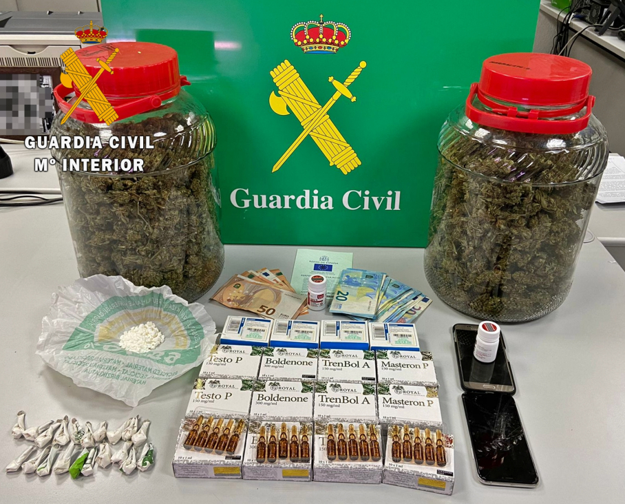 Droga intervenida en la casa del detenido