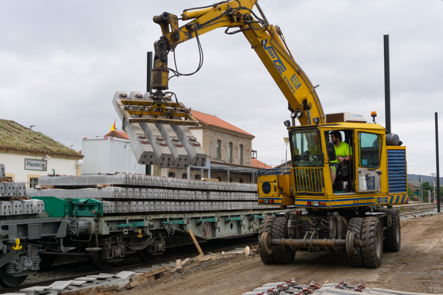 Trabajos de renovación de la vía entre Monfragüe y Plasencia