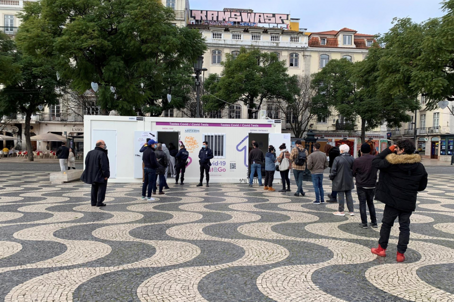Vista de un puesto de pruebas covid en Lisboa (Portugal) 
