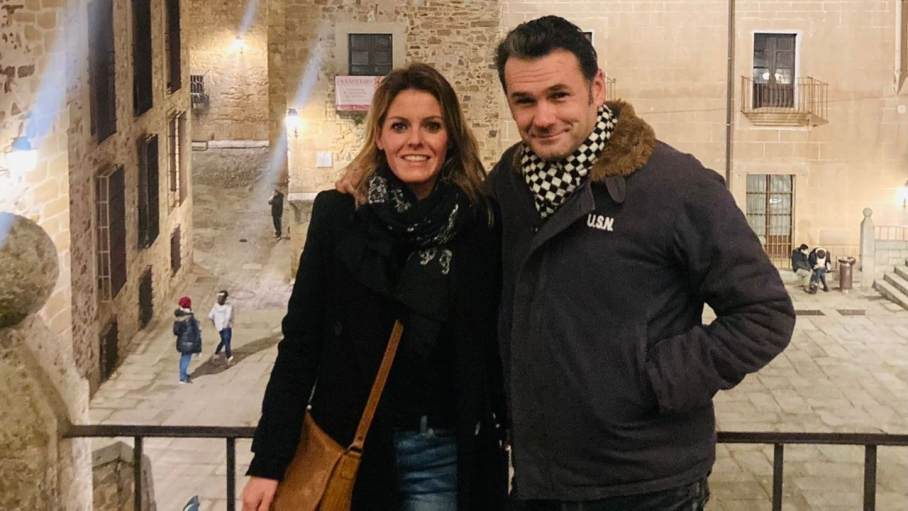 Andrea e Iñaki en la Plaza de San Jorge de Cáceres