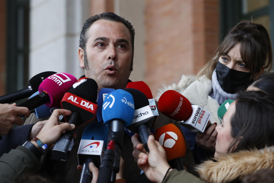 El presidente de la Plataforma Nacional por la Defensa del Transporte, Manuel Hernández, en declaraciones a los medios este viernes tras la manifestación en el Paseo de la Castellana de Madrid, donde el enfado de miles de transportistas se ha hecho notar para denunciar las dificultades que atraviesan ante la subida del precio de los combustibles y han lanzado una advertencia: están dispuestos a seguir con su protesta.