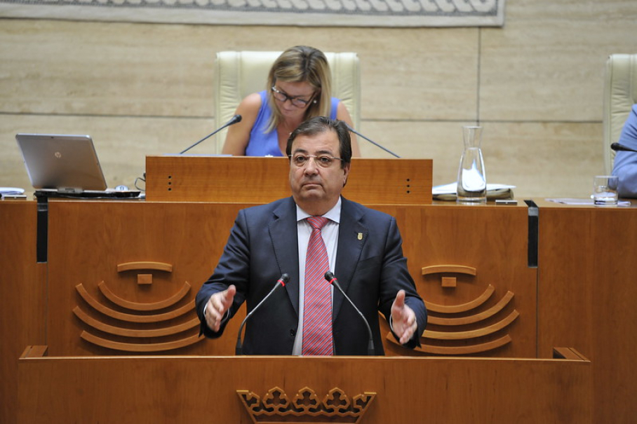 Guillermo Fernández Vara, durante su intervención en la Asamblea de Extremadura