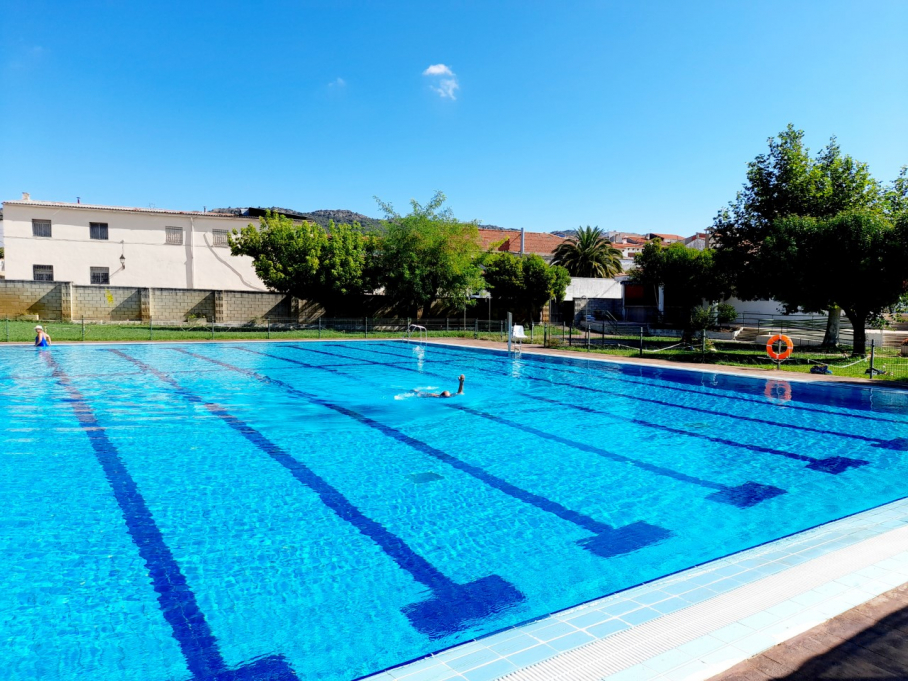 Piscina municipal de Deleitosa