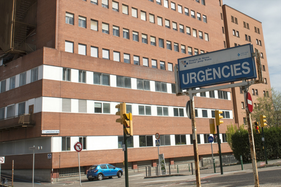 Fachada de la entrada a Urgencias del Hospital Universitario de Girona