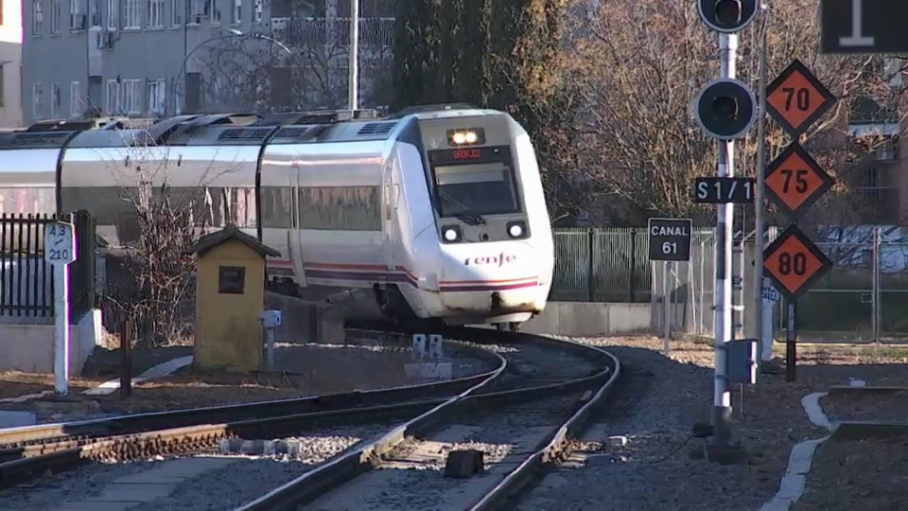 Tren de media distancia a su llegada a Badajoz