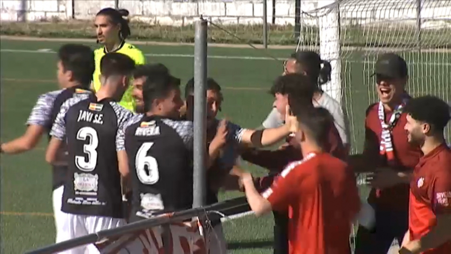 Celebración gol del CD Azuaga ante el Diocesano