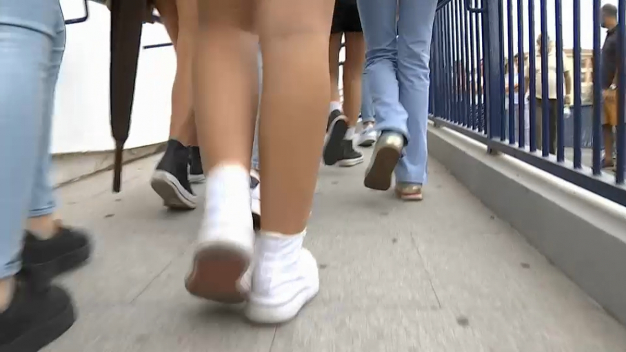 Jóvenes en un instituto