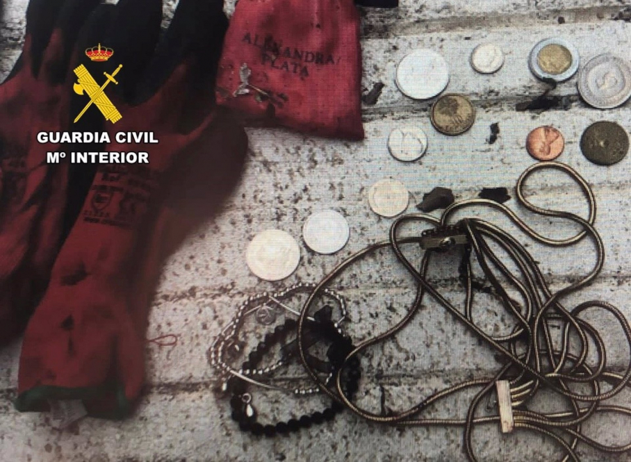 Material intervenido por la Guardia Civil