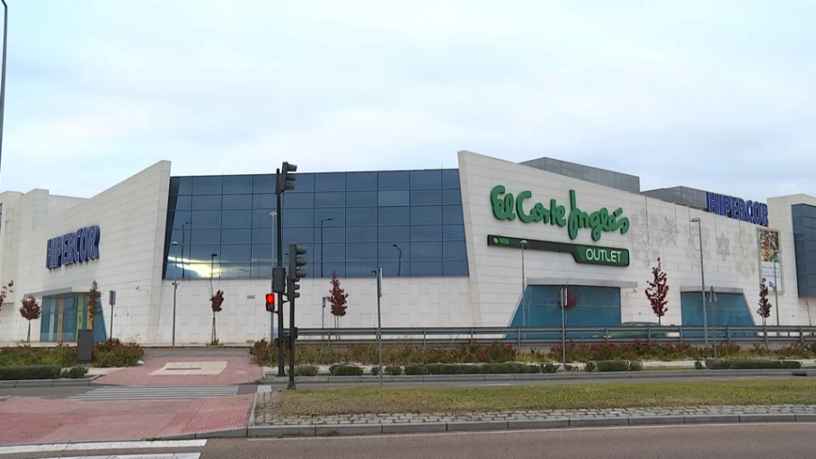 El espacio que hasta ahora ocupaba Hipercor y el outlet de El Corte Inglés en El Faro ahora se dividirá para albergar seis nuevas tiendas.