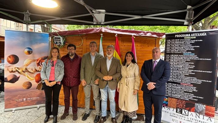 Arrancan en Plasencia tres días dedicados a la artesanía extremeña con 32 puestos, talleres y demostraciones