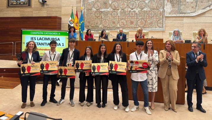Alumnos en la final del IV Concurso Escolar de Debate de Extremadura, celebrado en la Asamblea
