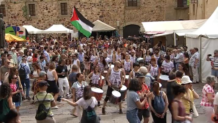 El festival Womad de Cáceres se despide este domingo con su tradicional pasacalles al ritmo de la percusión