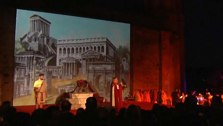 Palomas revive el Imperio Romano en su emotiva representación del Paso de la Santa Cruz