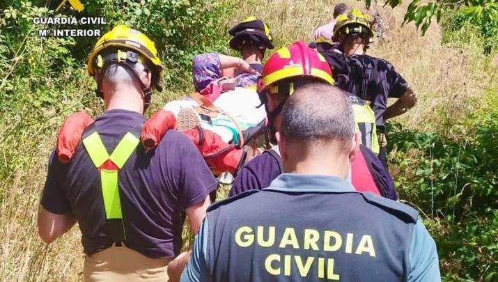 Rescate de la Guardia Civil a una senderista en Navaconcejo