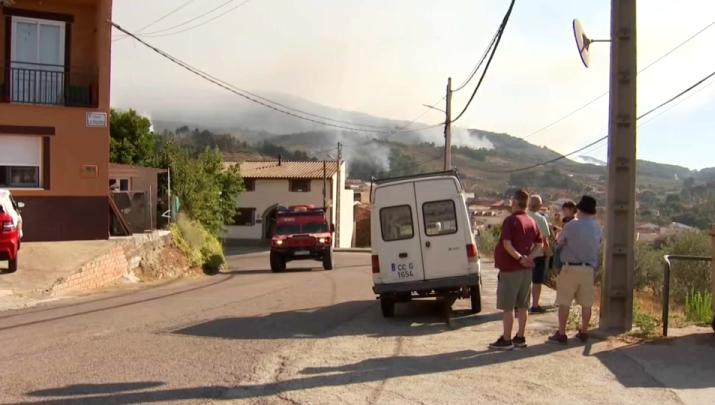 Las autoridades descartan "en este momento" nuevas evacuaciones por el incendio de Las Hurdes