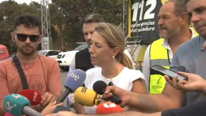 La Junta sobre el incendio en Jarilla: "Está muy activo. Descontrolado"