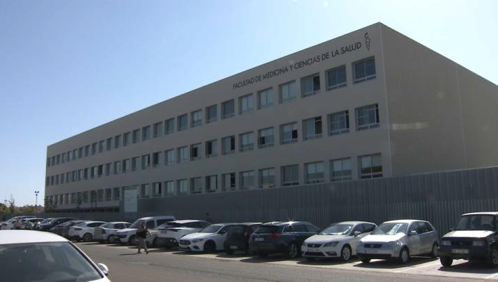 Edificio nuevo de la Facultad de Medicina - Imagen de archivo