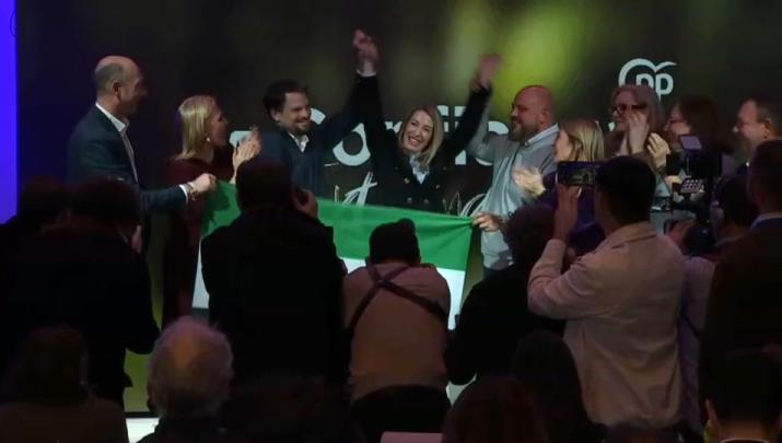 María Guardiola celebra los resultados electorales en las elecciones del 21 de diciembre