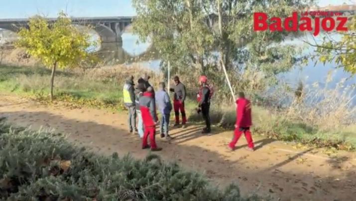 Dispositivo de búsqueda en el río Guadiana, en Badajoz