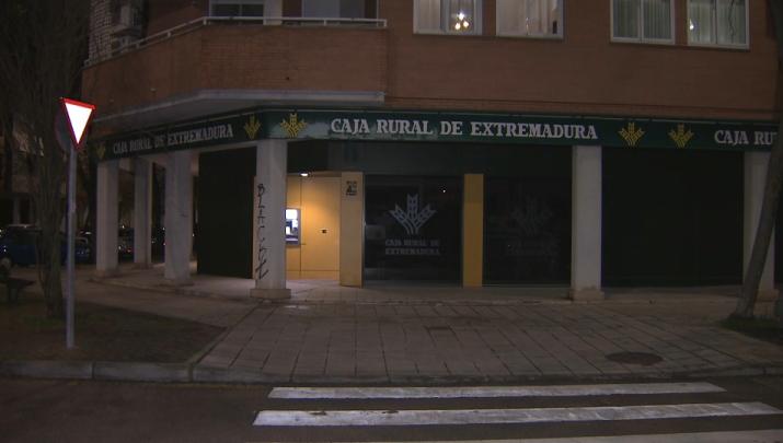 Fachada de la Caja Rural de Extremadura, en la que se ha producido un atraco el 16 de enero de 2026