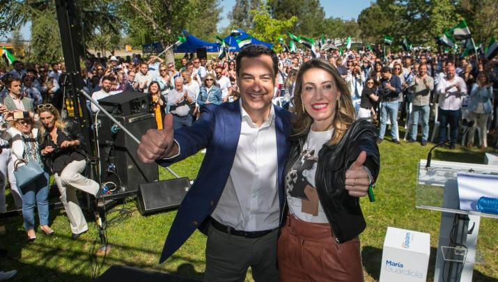 El presidente de la Junta de Andalucía, Juan Manuel Moreno Bonilla, y la presidenta en funciones de la Junta de Extremadura, María Guardiola, en una imagen del 16 de abril de 2023 en Mérida