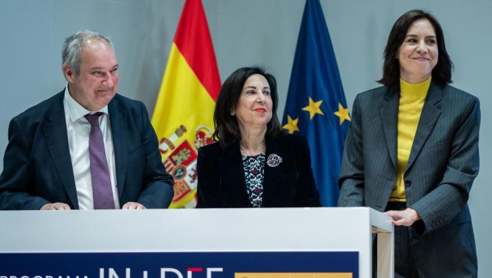 El ministro de Industria y Turismo, Jordi Hereu, la ministra de Defensa, Margarita Robles, y la ministra de Ciencia, Innovación y Universidades, Diana Morant