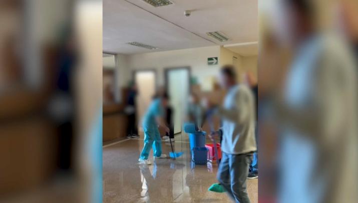 La rotura de unas tuberías provoca inundaciones en algunas plantas del Hospital Universitario de Badajoz